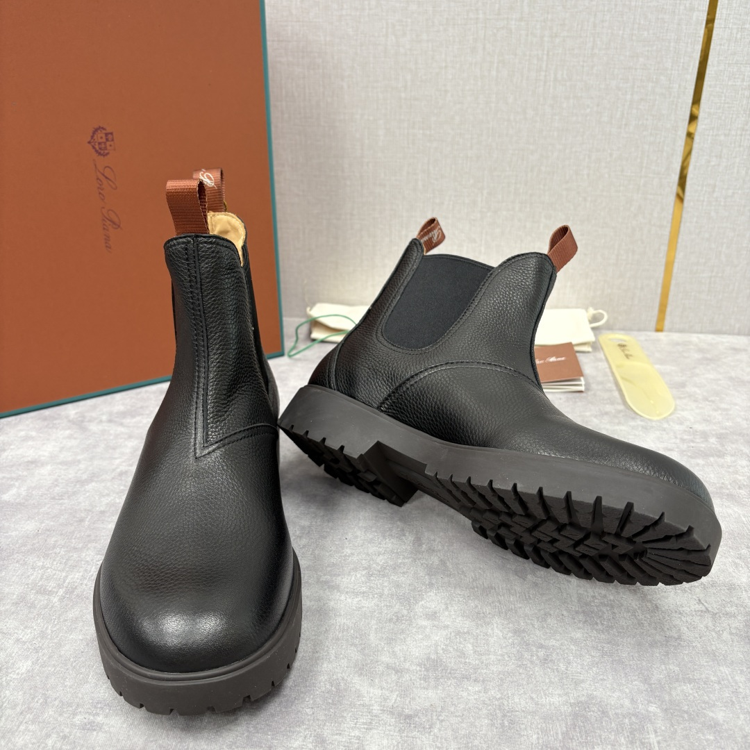 💋💍LP家 新品皮靴 Loro Pian* 诺悠*翩雅 切尔西男靴 把顶奢面料与实用设计揉进经典靴型里，
