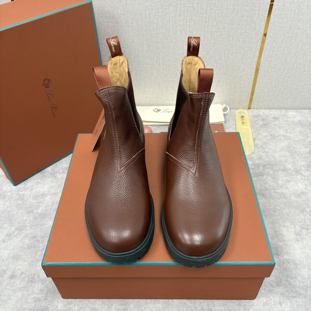 💋💍LP家 新品皮靴 Loro Pian* 诺悠*翩雅 切尔西男靴 把顶奢面料与实用设计揉进经典靴型里，