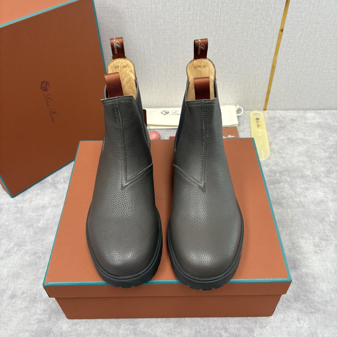 💋💍LP家 新品皮靴 Loro Pian* 诺悠*翩雅 切尔西男靴 把顶奢面料与实用设计揉进经典靴型里，