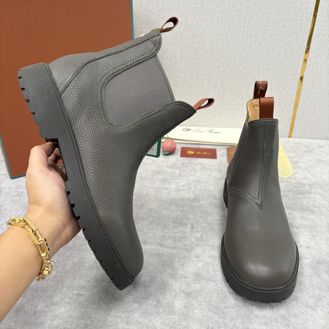 💋💍LP家 新品皮靴 Loro Pian* 诺悠*翩雅 切尔西男靴 把顶奢面料与实用设计揉进经典靴型里，