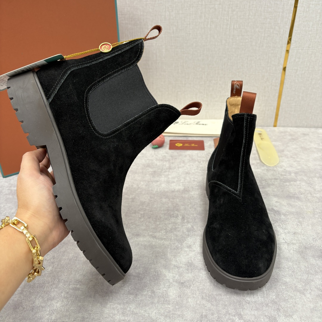 💋💍LP家 新品皮靴 Loro Pian* 诺悠*翩雅 切尔西男靴 把顶奢面料与实用设计揉进经典靴型里，