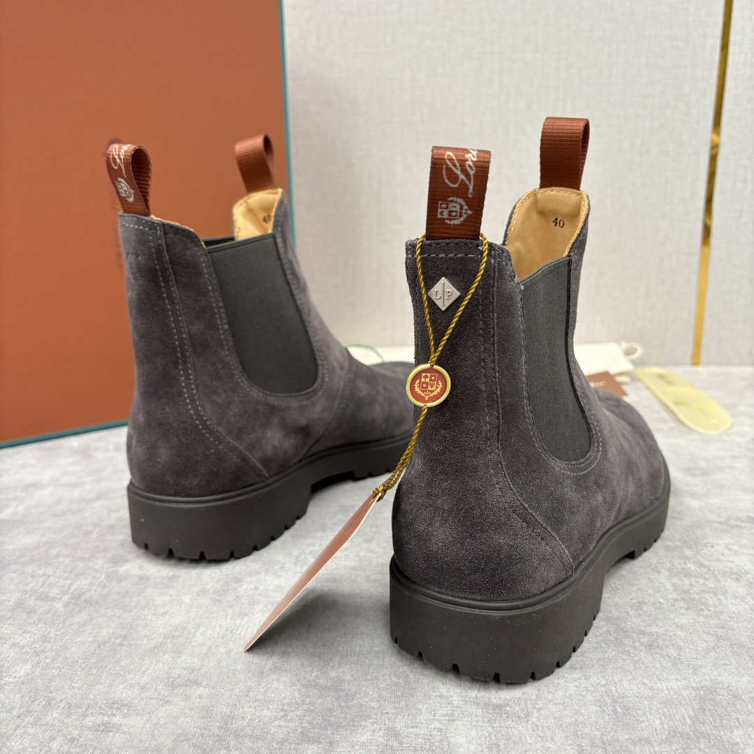 💋💍LP家 新品皮靴 Loro Pian* 诺悠*翩雅 切尔西男靴 把顶奢面料与实用设计揉进经典靴型里，