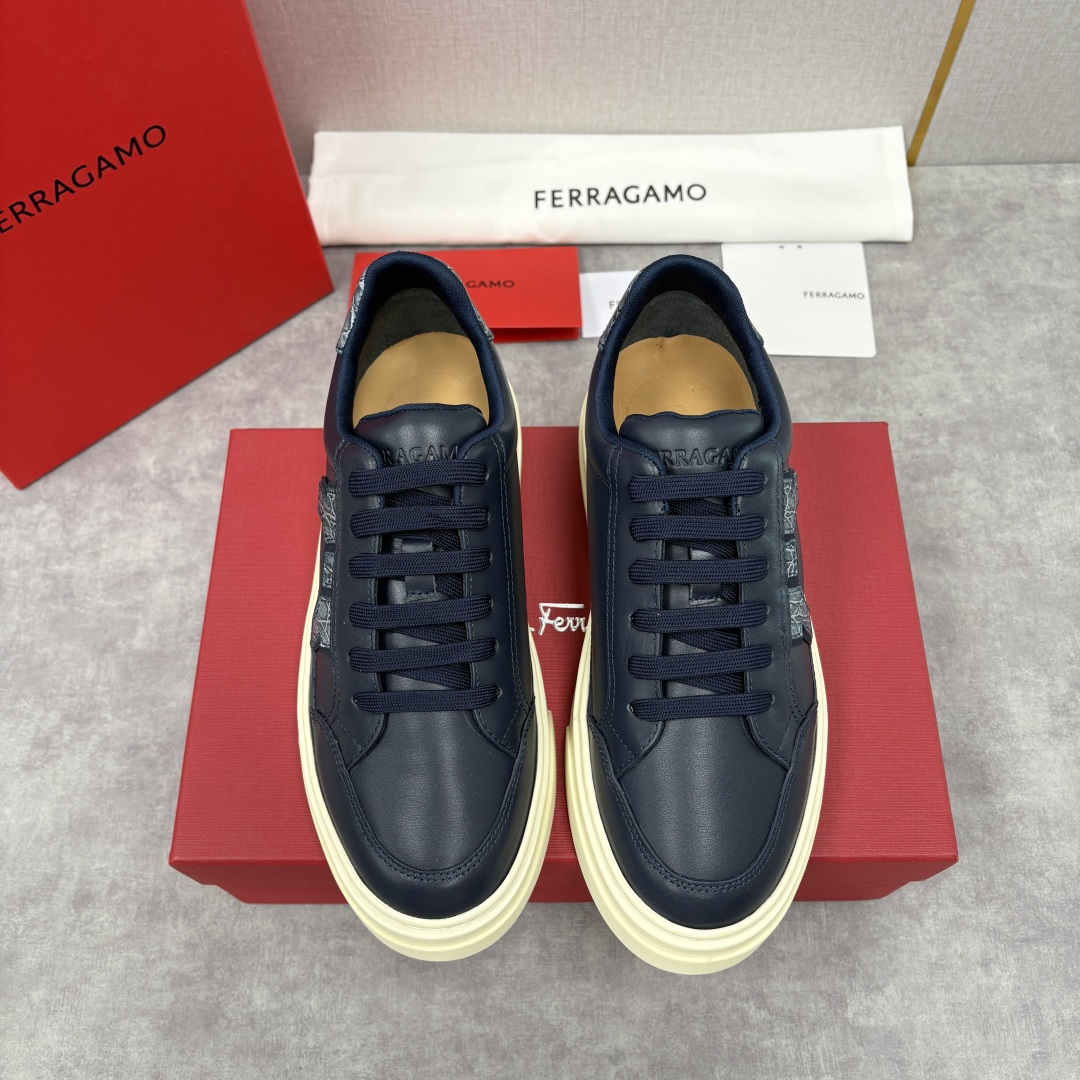 💋💍SF 菲拉～ 新款异型嵌饰休闲鞋板鞋 官方 7,300 这款休闲鞋风格低调，多元素拼接撞色设计搭配 