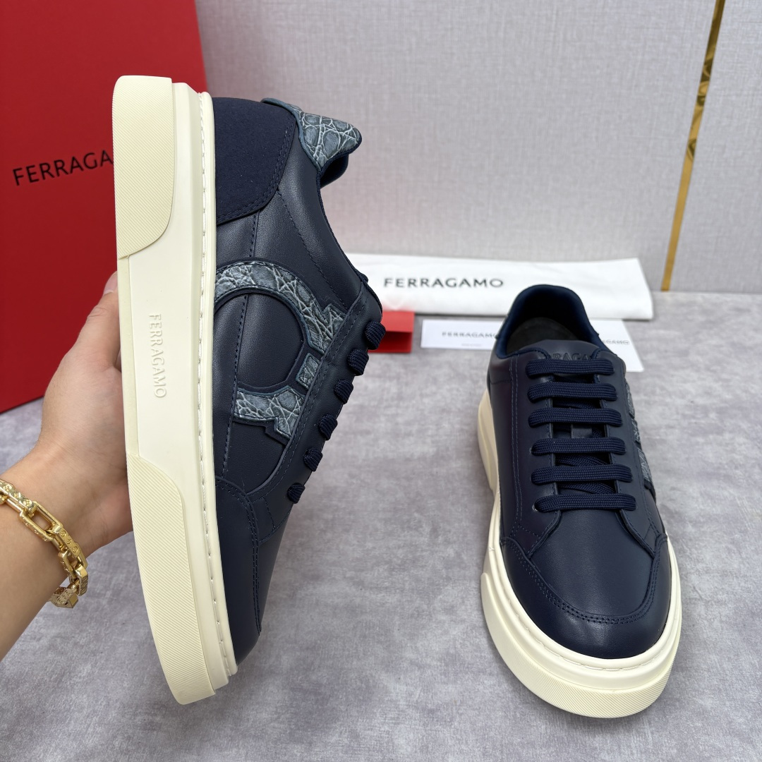 💋💍SF 菲拉～ 新款异型嵌饰休闲鞋板鞋 官方 7,300 这款休闲鞋风格低调，多元素拼接撞色设计搭配 