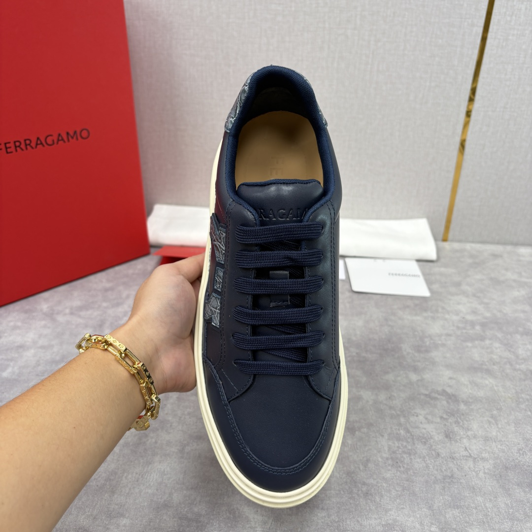 💋💍SF 菲拉～ 新款异型嵌饰休闲鞋板鞋 官方 7,300 这款休闲鞋风格低调，多元素拼接撞色设计搭配 