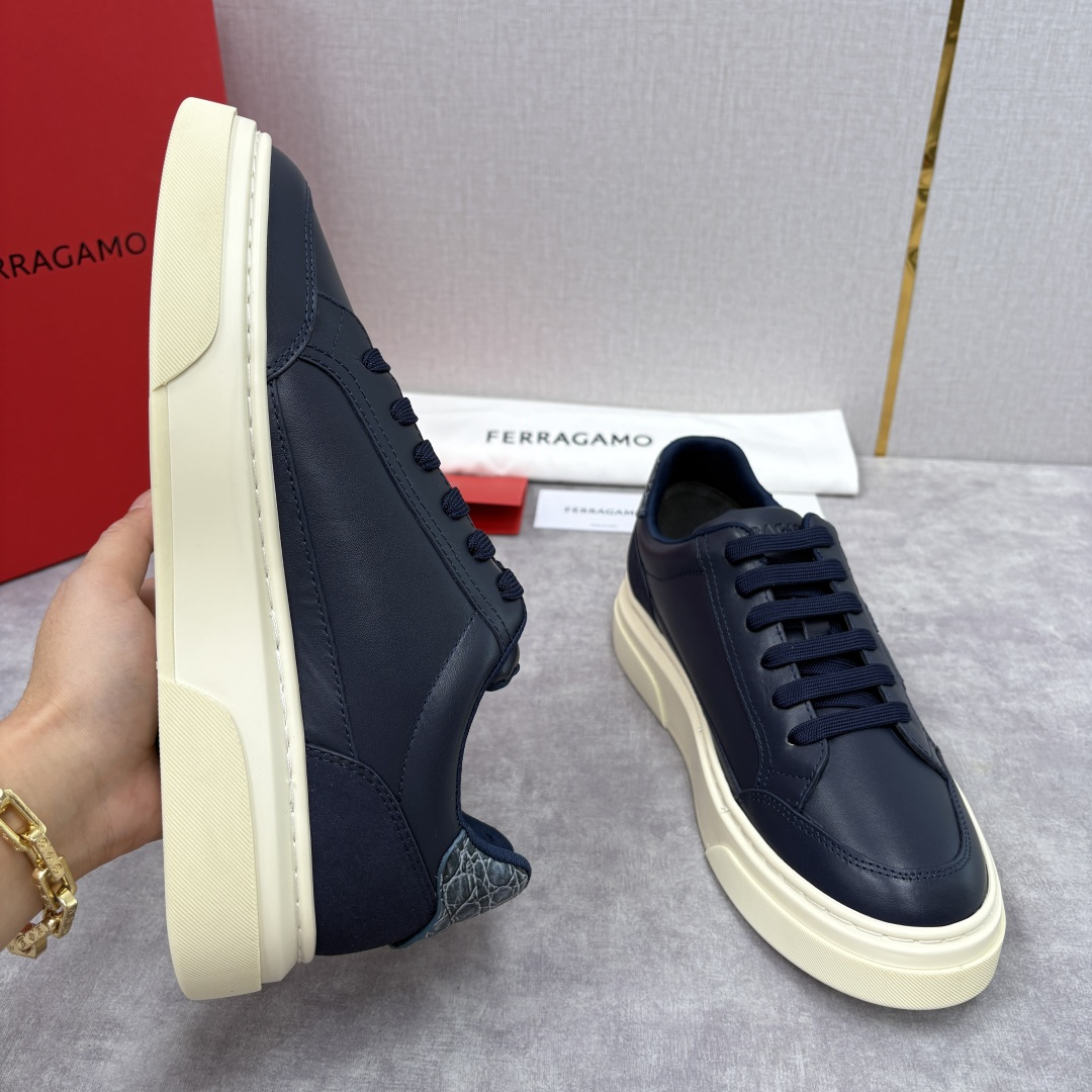 💋💍SF 菲拉～ 新款异型嵌饰休闲鞋板鞋 官方 7,300 这款休闲鞋风格低调，多元素拼接撞色设计搭配 