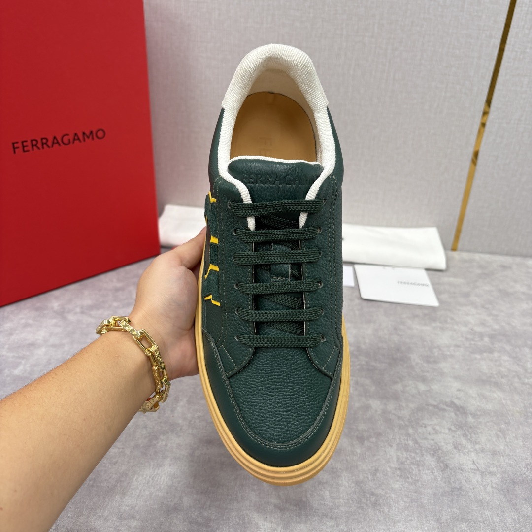 💋💍SF 菲拉～ 新款异型嵌饰休闲鞋板鞋 官方 7,300 这款休闲鞋风格低调，多元素拼接撞色设计搭配 