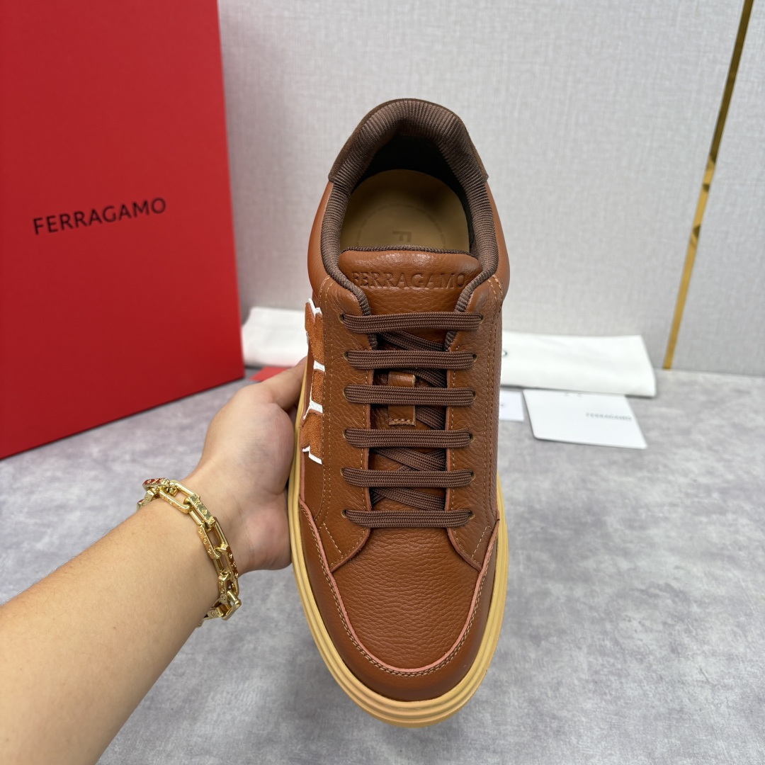 💋💍SF 菲拉～ 新款异型嵌饰休闲鞋板鞋 官方 7,300 这款休闲鞋风格低调，多元素拼接撞色设计搭配 