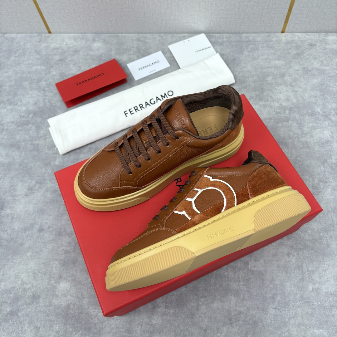 💋💍SF 菲拉～ 新款异型嵌饰休闲鞋板鞋 官方 7,300 这款休闲鞋风格低调，多元素拼接撞色设计搭配 