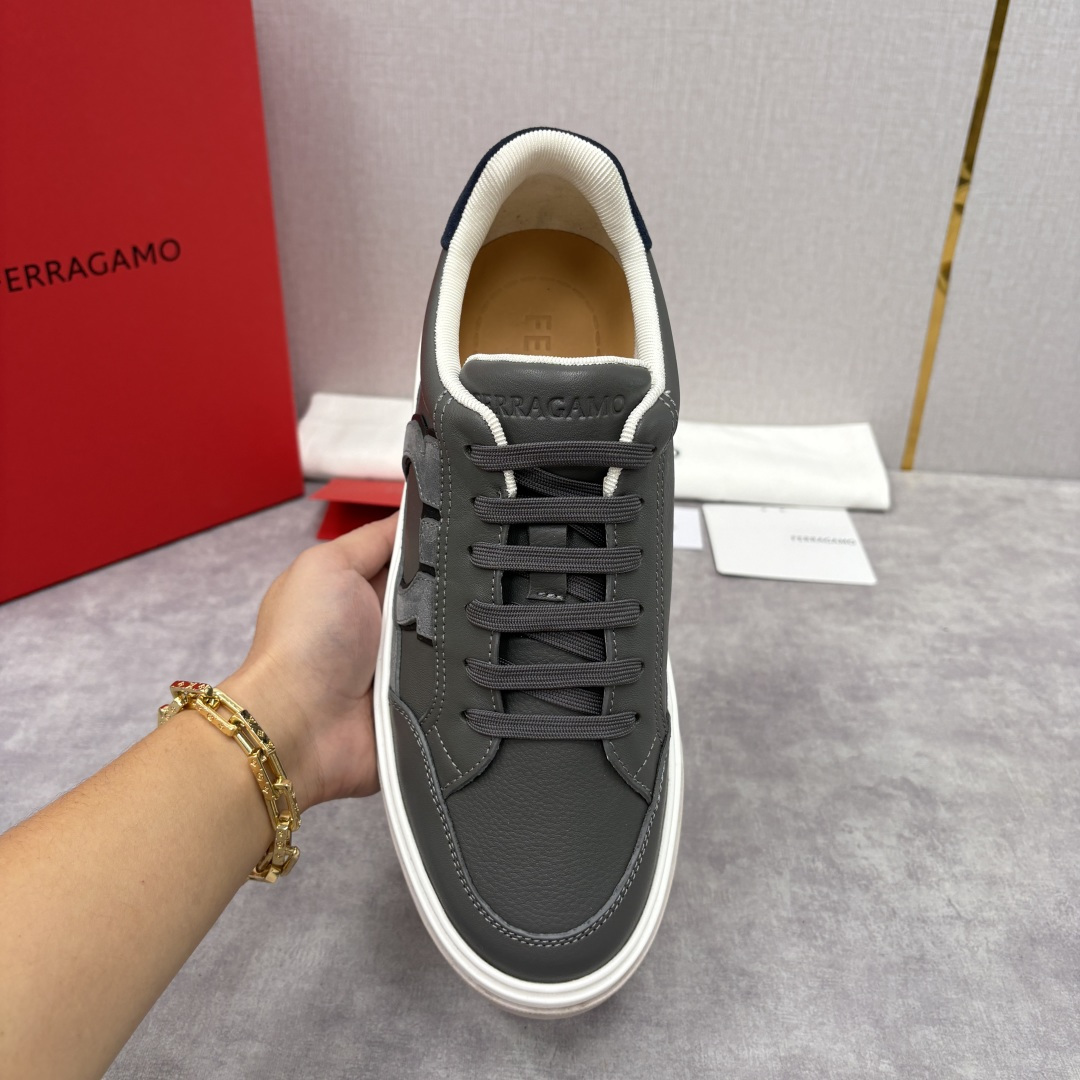 💋💍SF 菲拉～ 新款异型嵌饰休闲鞋板鞋 官方 7,300 这款休闲鞋风格低调，多元素拼接撞色设计搭配 