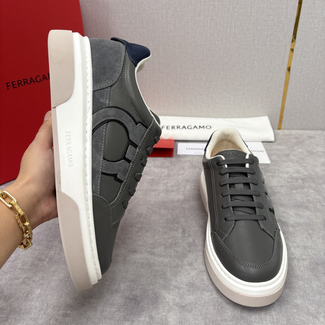 💋💍SF 菲拉～ 新款异型嵌饰休闲鞋板鞋 官方 7,300 这款休闲鞋风格低调，多元素拼接撞色设计搭配 