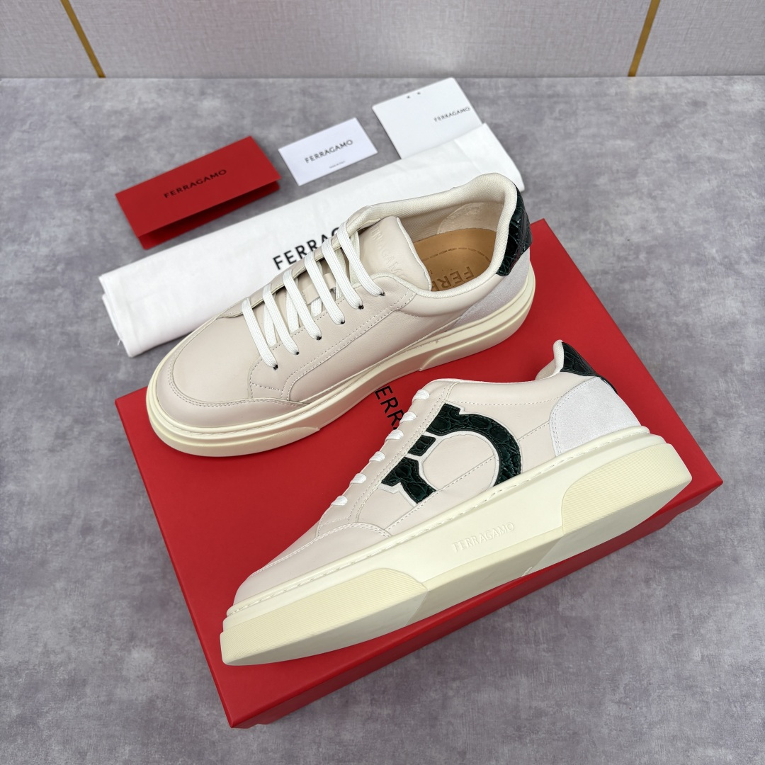 💋💍SF 菲拉～ 新款异型嵌饰休闲鞋板鞋 官方 7,300 这款休闲鞋风格低调，多元素拼接撞色设计搭配 