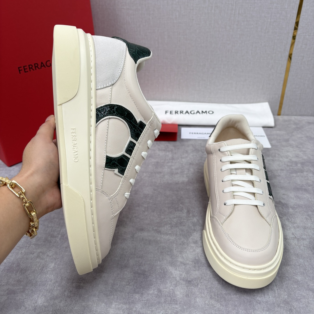 💋💍SF 菲拉～ 新款异型嵌饰休闲鞋板鞋 官方 7,300 这款休闲鞋风格低调，多元素拼接撞色设计搭配 