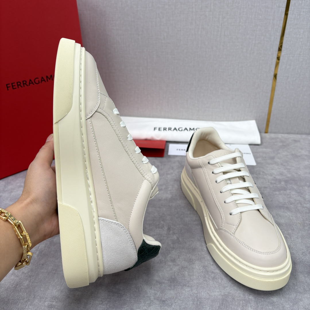 💋💍SF 菲拉～ 新款异型嵌饰休闲鞋板鞋 官方 7,300 这款休闲鞋风格低调，多元素拼接撞色设计搭配 