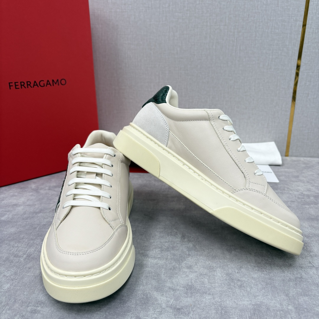 💋💍SF 菲拉～ 新款异型嵌饰休闲鞋板鞋 官方 7,300 这款休闲鞋风格低调，多元素拼接撞色设计搭配 