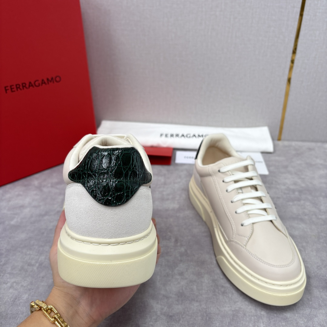 💋💍SF 菲拉～ 新款异型嵌饰休闲鞋板鞋 官方 7,300 这款休闲鞋风格低调，多元素拼接撞色设计搭配 