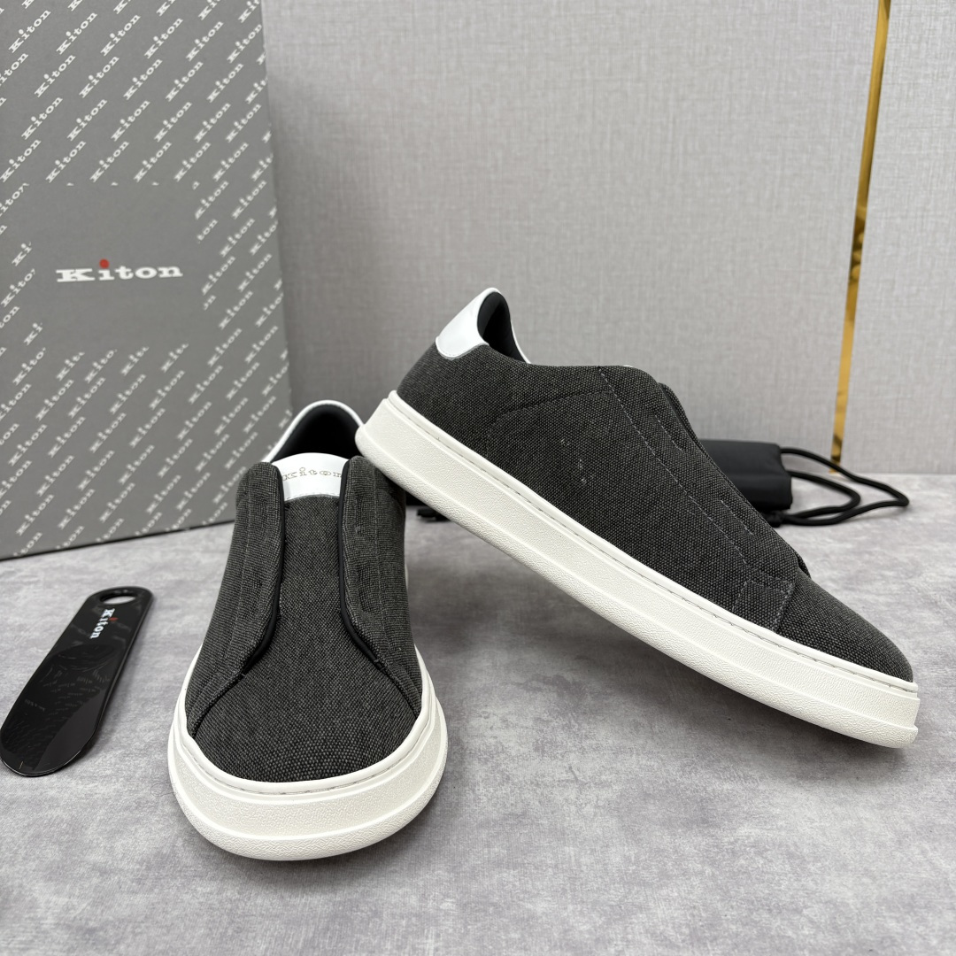 💋💍 Kito*n 新品 男士拼色厚底休闲鞋 鞋面采用牛仔布拼牛皮，小牛皮挺括有型且光泽温润。两种材质均