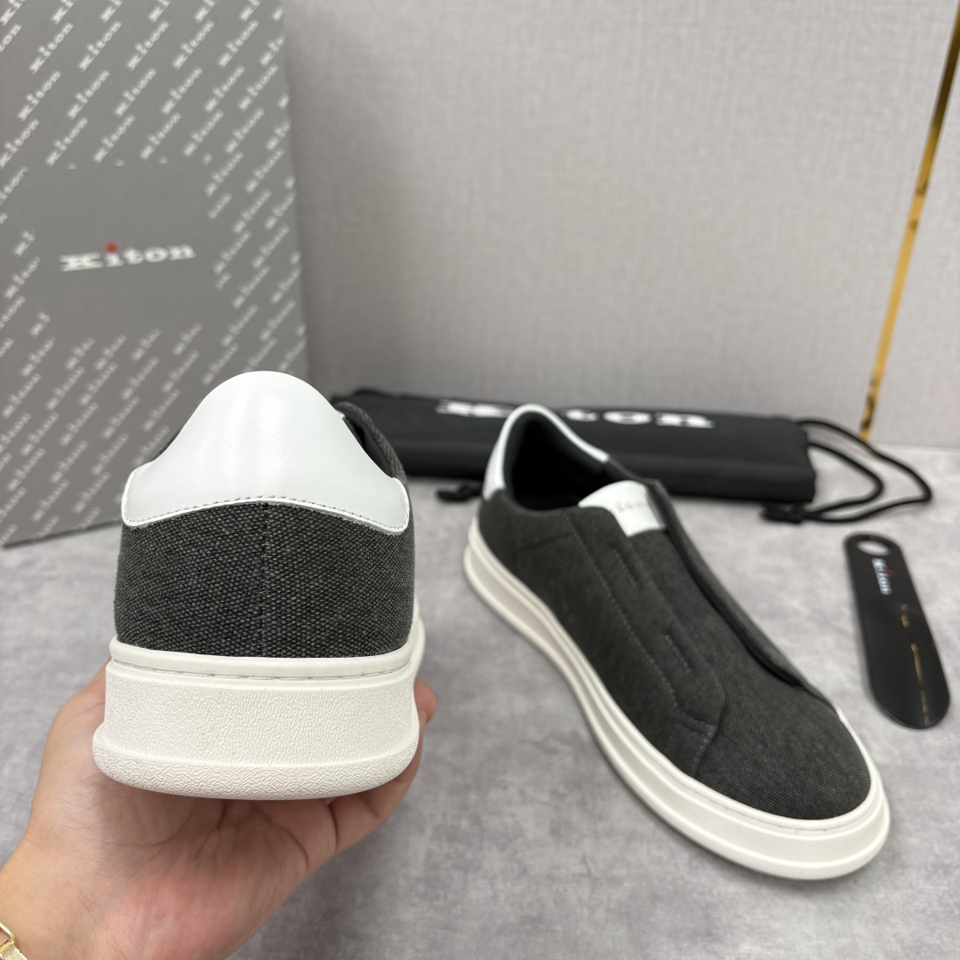 💋💍 Kito*n 新品 男士拼色厚底休闲鞋 鞋面采用牛仔布拼牛皮，小牛皮挺括有型且光泽温润。两种材质均