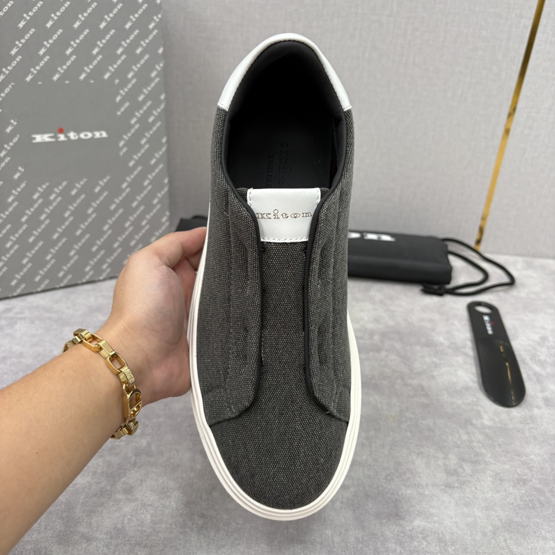 💋💍 Kito*n 新品 男士拼色厚底休闲鞋 鞋面采用牛仔布拼牛皮，小牛皮挺括有型且光泽温润。两种材质均