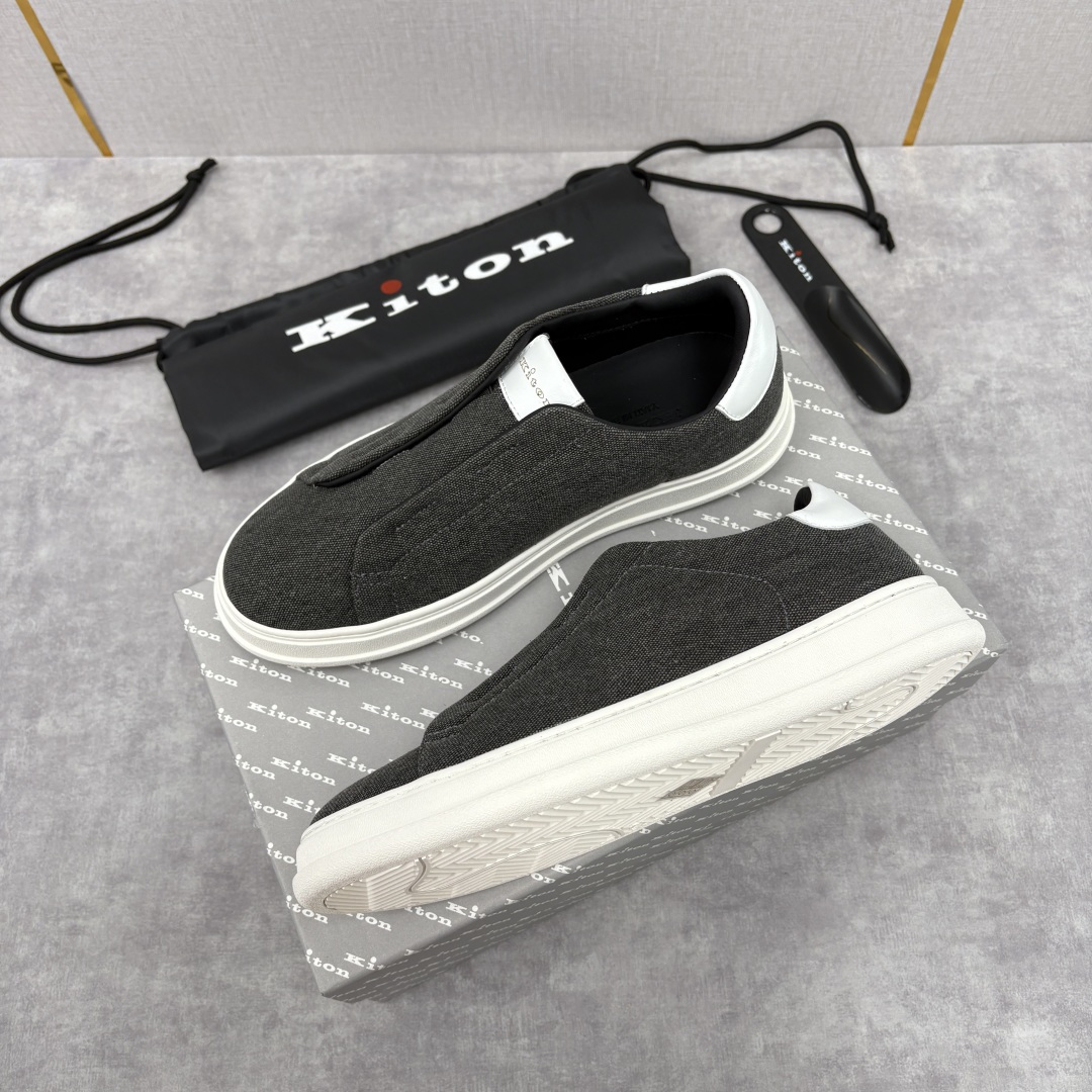 💋💍 Kito*n 新品 男士拼色厚底休闲鞋 鞋面采用牛仔布拼牛皮，小牛皮挺括有型且光泽温润。两种材质均