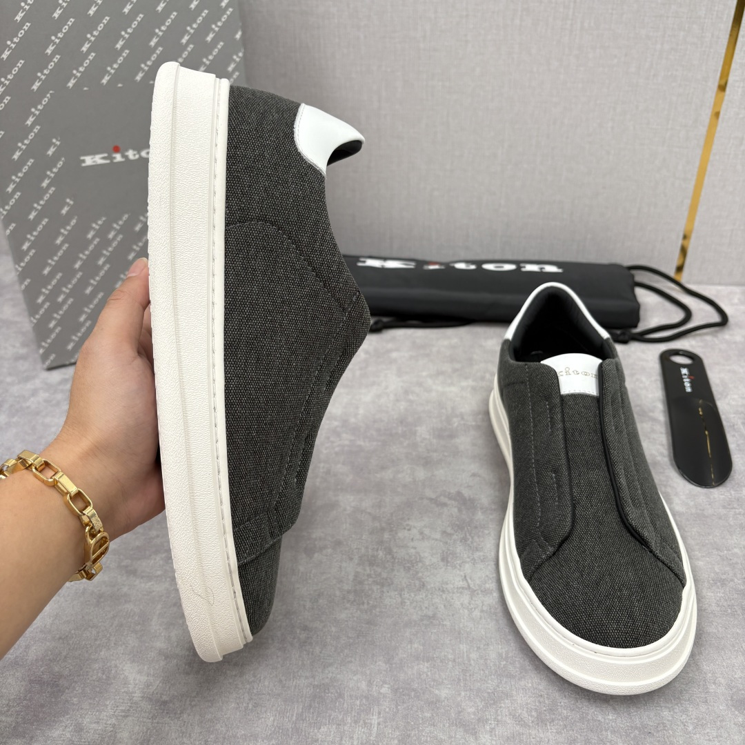 💋💍 Kito*n 新品 男士拼色厚底休闲鞋 鞋面采用牛仔布拼牛皮，小牛皮挺括有型且光泽温润。两种材质均