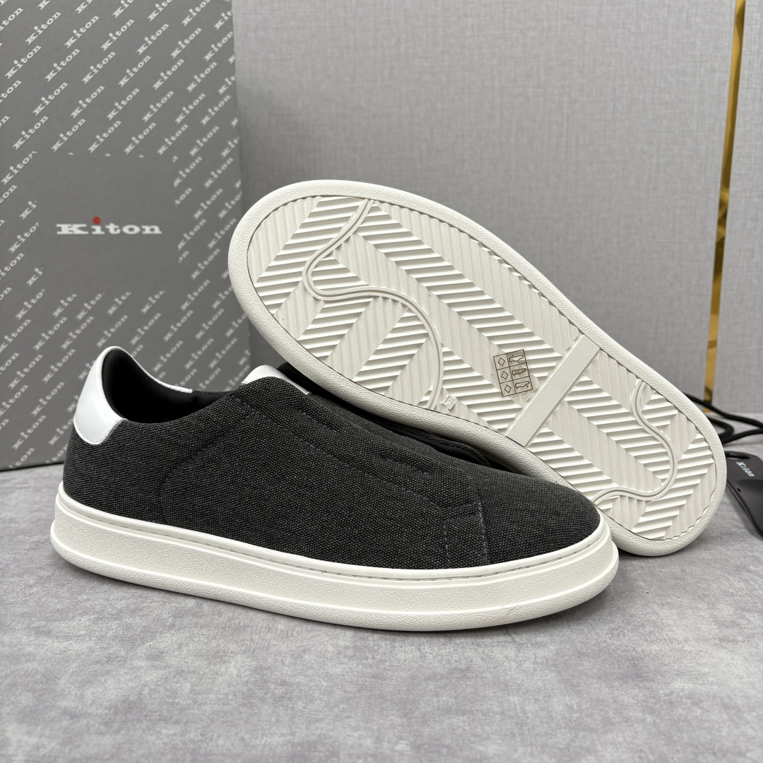 💋💍 Kito*n 新品 男士拼色厚底休闲鞋 鞋面采用牛仔布拼牛皮，小牛皮挺括有型且光泽温润。两种材质均