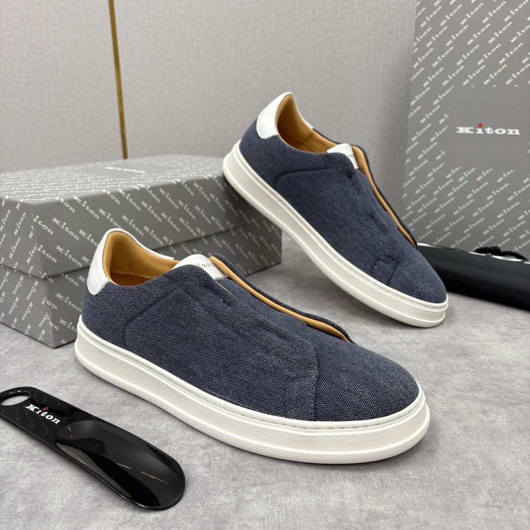 💋💍 Kito*n 新品 男士拼色厚底休闲鞋 鞋面采用牛仔布拼牛皮，小牛皮挺括有型且光泽温润。两种材质均