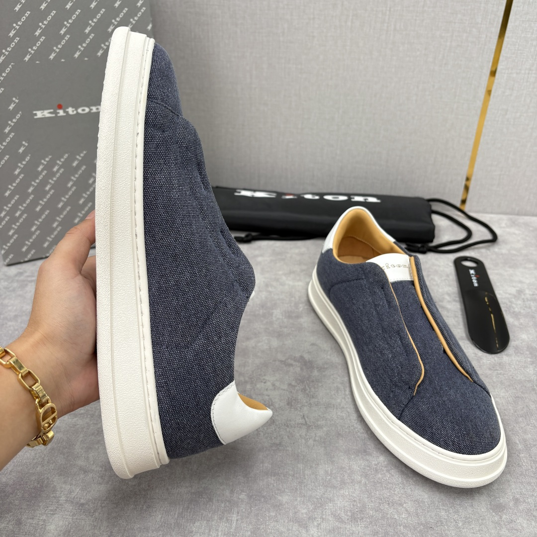 💋💍 Kito*n 新品 男士拼色厚底休闲鞋 鞋面采用牛仔布拼牛皮，小牛皮挺括有型且光泽温润。两种材质均