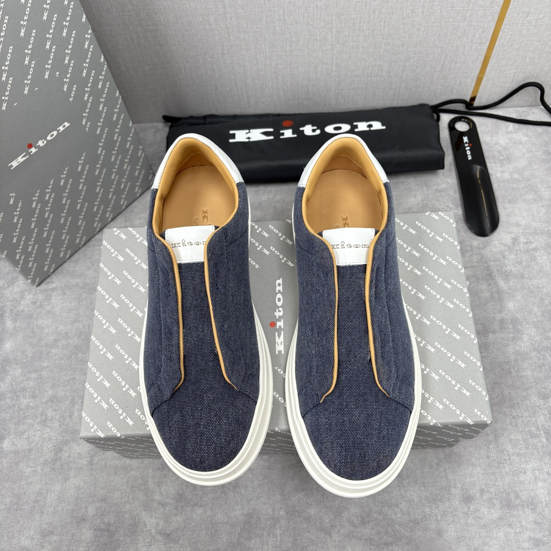 💋💍 Kito*n 新品 男士拼色厚底休闲鞋 鞋面采用牛仔布拼牛皮，小牛皮挺括有型且光泽温润。两种材质均