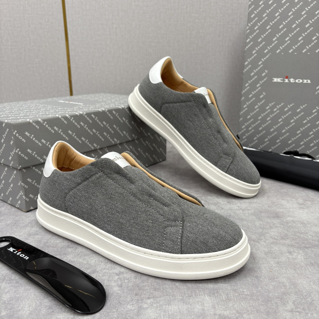 💋💍 Kito*n 新品 男士拼色厚底休闲鞋 鞋面采用牛仔布拼牛皮，小牛皮挺括有型且光泽温润。两种材质均