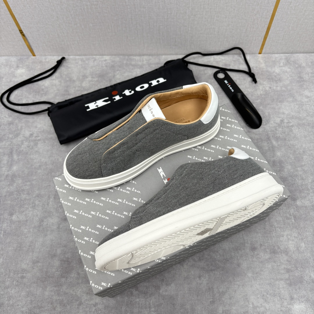 💋💍 Kito*n 新品 男士拼色厚底休闲鞋 鞋面采用牛仔布拼牛皮，小牛皮挺括有型且光泽温润。两种材质均