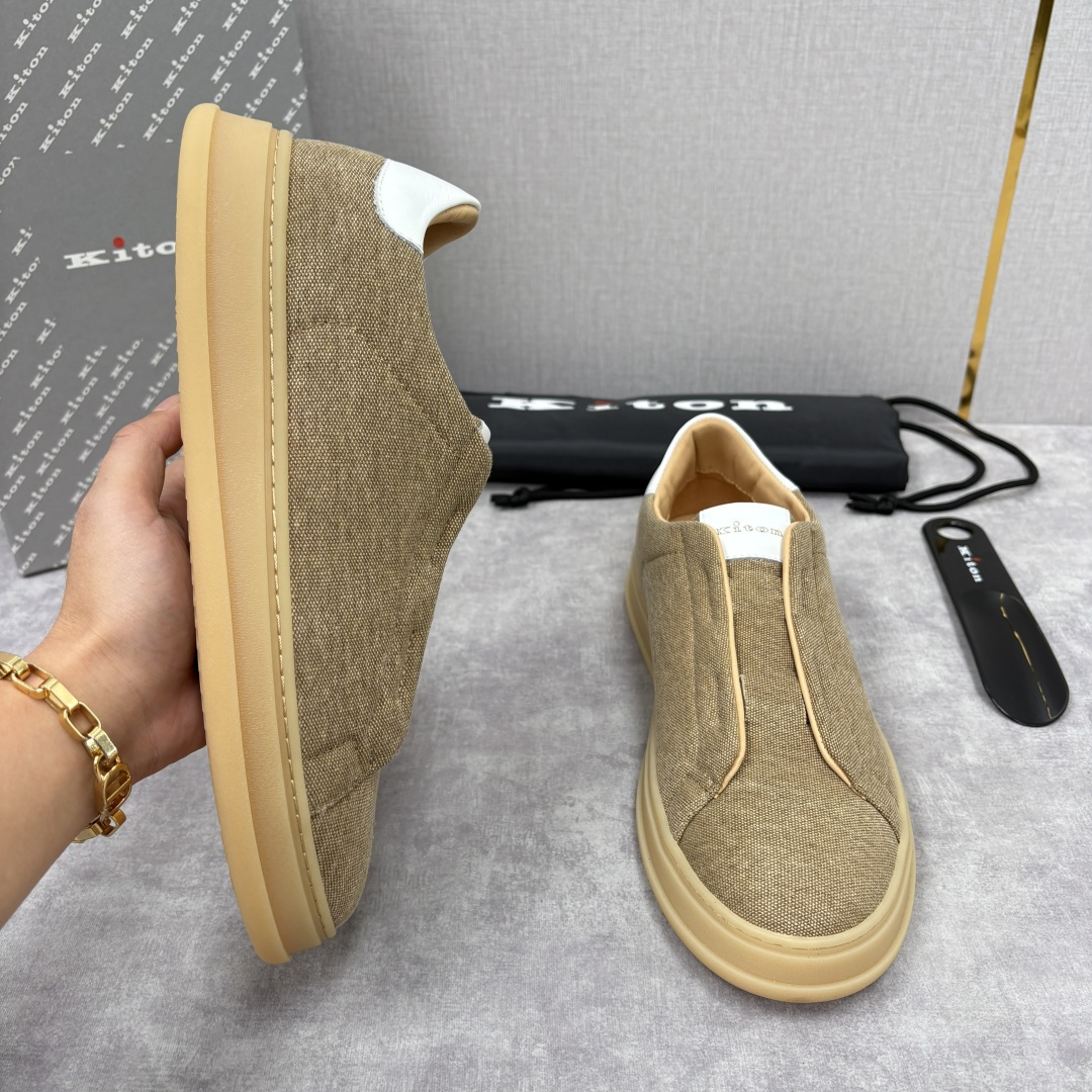 💋💍 Kito*n 新品 男士拼色厚底休闲鞋 鞋面采用牛仔布拼牛皮，小牛皮挺括有型且光泽温润。两种材质均