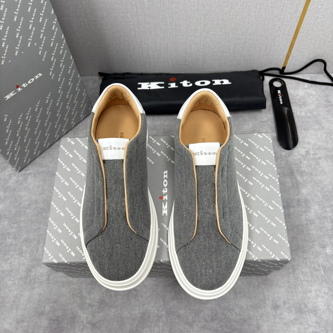 💋💍 Kito*n 新品 男士拼色厚底休闲鞋 鞋面采用牛仔布拼牛皮，小牛皮挺括有型且光泽温润。两种材质均