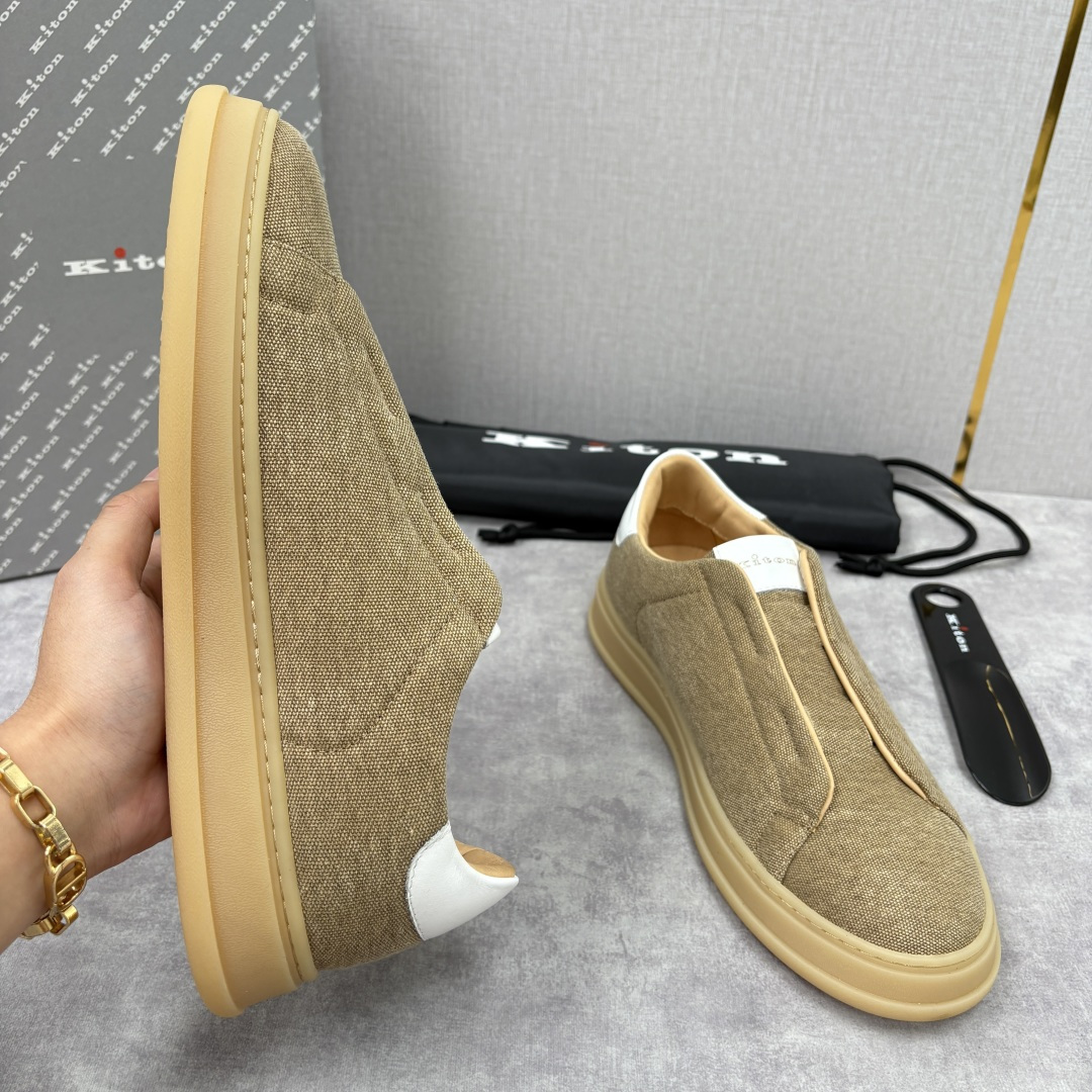 💋💍 Kito*n 新品 男士拼色厚底休闲鞋 鞋面采用牛仔布拼牛皮，小牛皮挺括有型且光泽温润。两种材质均