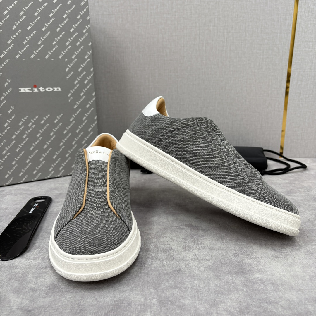 💋💍 Kito*n 新品 男士拼色厚底休闲鞋 鞋面采用牛仔布拼牛皮，小牛皮挺括有型且光泽温润。两种材质均