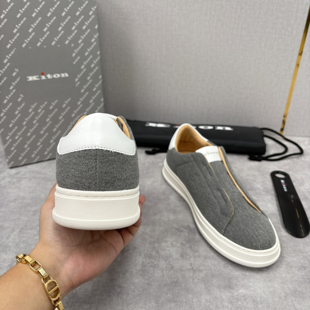 💋💍 Kito*n 新品 男士拼色厚底休闲鞋 鞋面采用牛仔布拼牛皮，小牛皮挺括有型且光泽温润。两种材质均