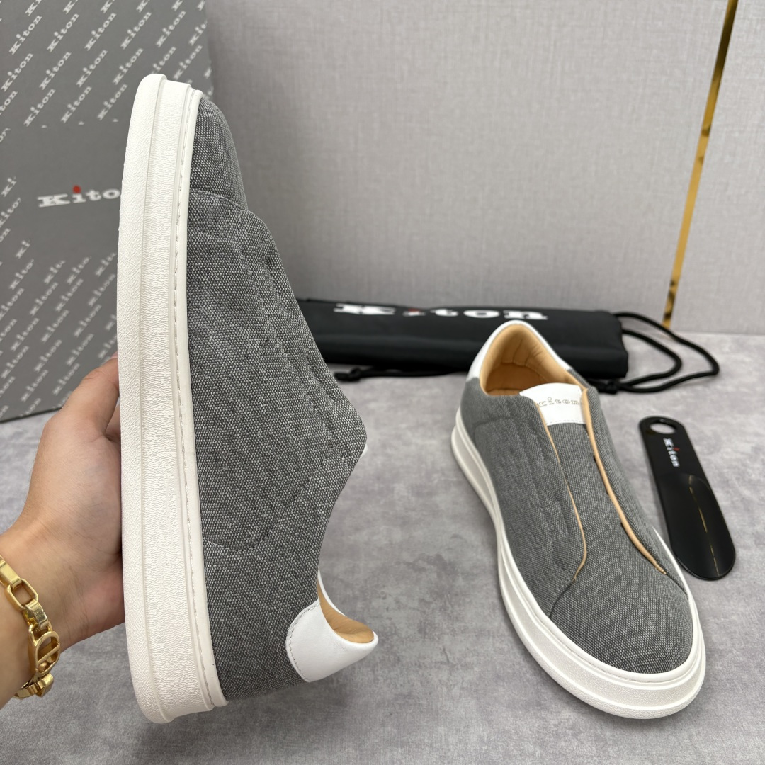 💋💍 Kito*n 新品 男士拼色厚底休闲鞋 鞋面采用牛仔布拼牛皮，小牛皮挺括有型且光泽温润。两种材质均