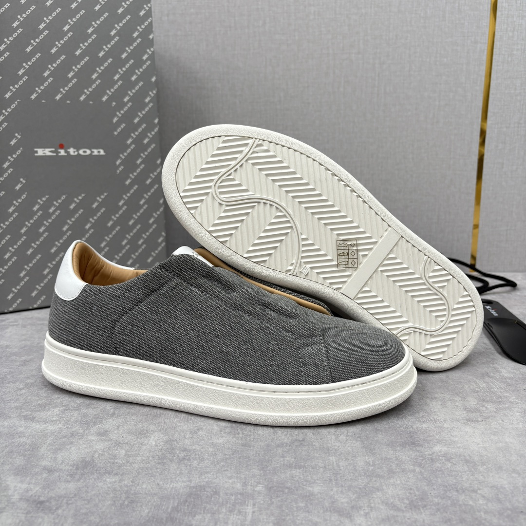 💋💍 Kito*n 新品 男士拼色厚底休闲鞋 鞋面采用牛仔布拼牛皮，小牛皮挺括有型且光泽温润。两种材质均