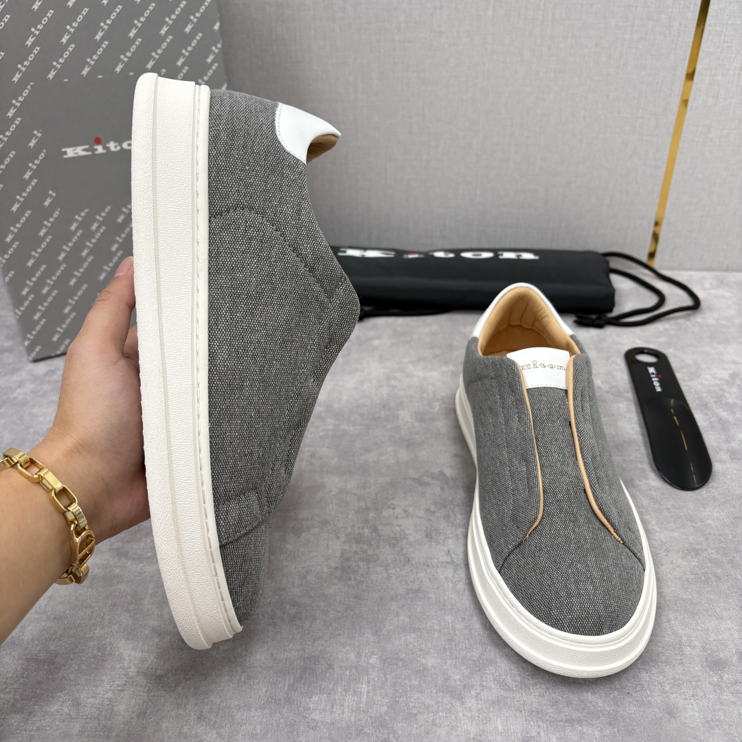 💋💍 Kito*n 新品 男士拼色厚底休闲鞋 鞋面采用牛仔布拼牛皮，小牛皮挺括有型且光泽温润。两种材质均