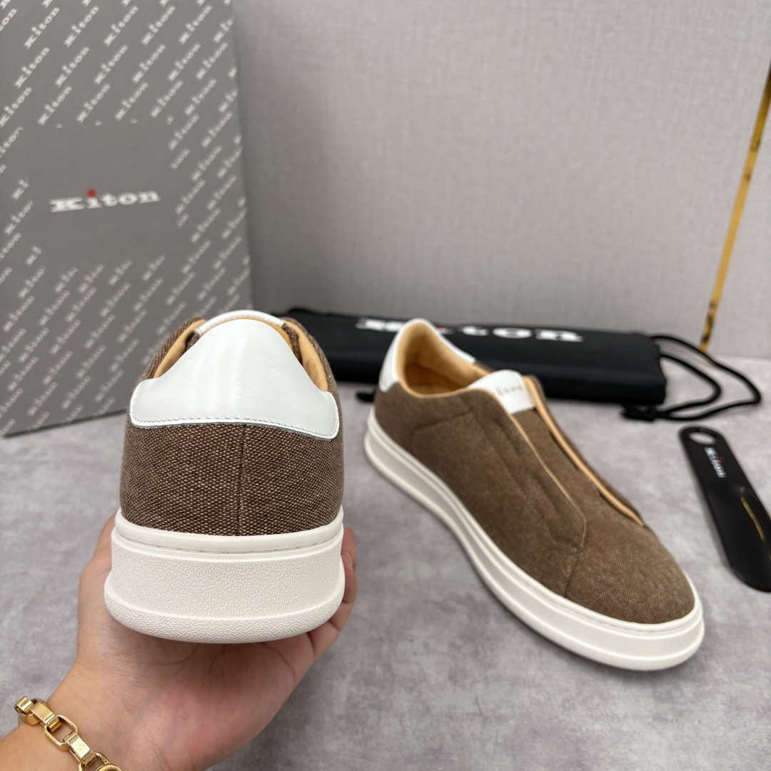 💋💍 Kito*n 新品 男士拼色厚底休闲鞋 鞋面采用牛仔布拼牛皮，小牛皮挺括有型且光泽温润。两种材质均