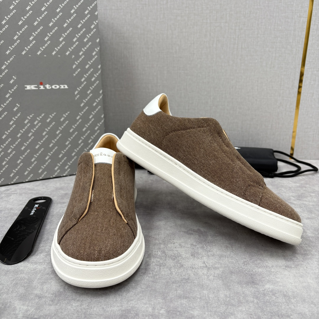💋💍 Kito*n 新品 男士拼色厚底休闲鞋 鞋面采用牛仔布拼牛皮，小牛皮挺括有型且光泽温润。两种材质均