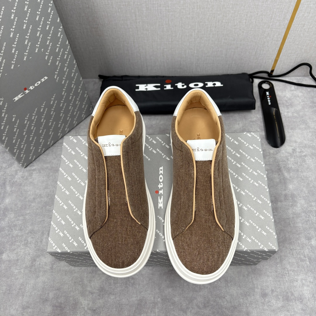 💋💍 Kito*n 新品 男士拼色厚底休闲鞋 鞋面采用牛仔布拼牛皮，小牛皮挺括有型且光泽温润。两种材质均