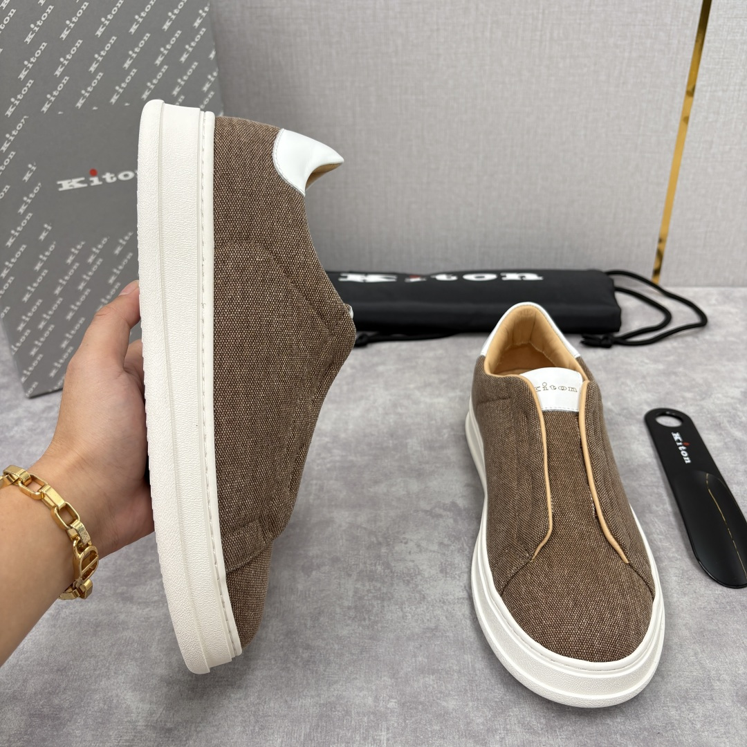 💋💍 Kito*n 新品 男士拼色厚底休闲鞋 鞋面采用牛仔布拼牛皮，小牛皮挺括有型且光泽温润。两种材质均