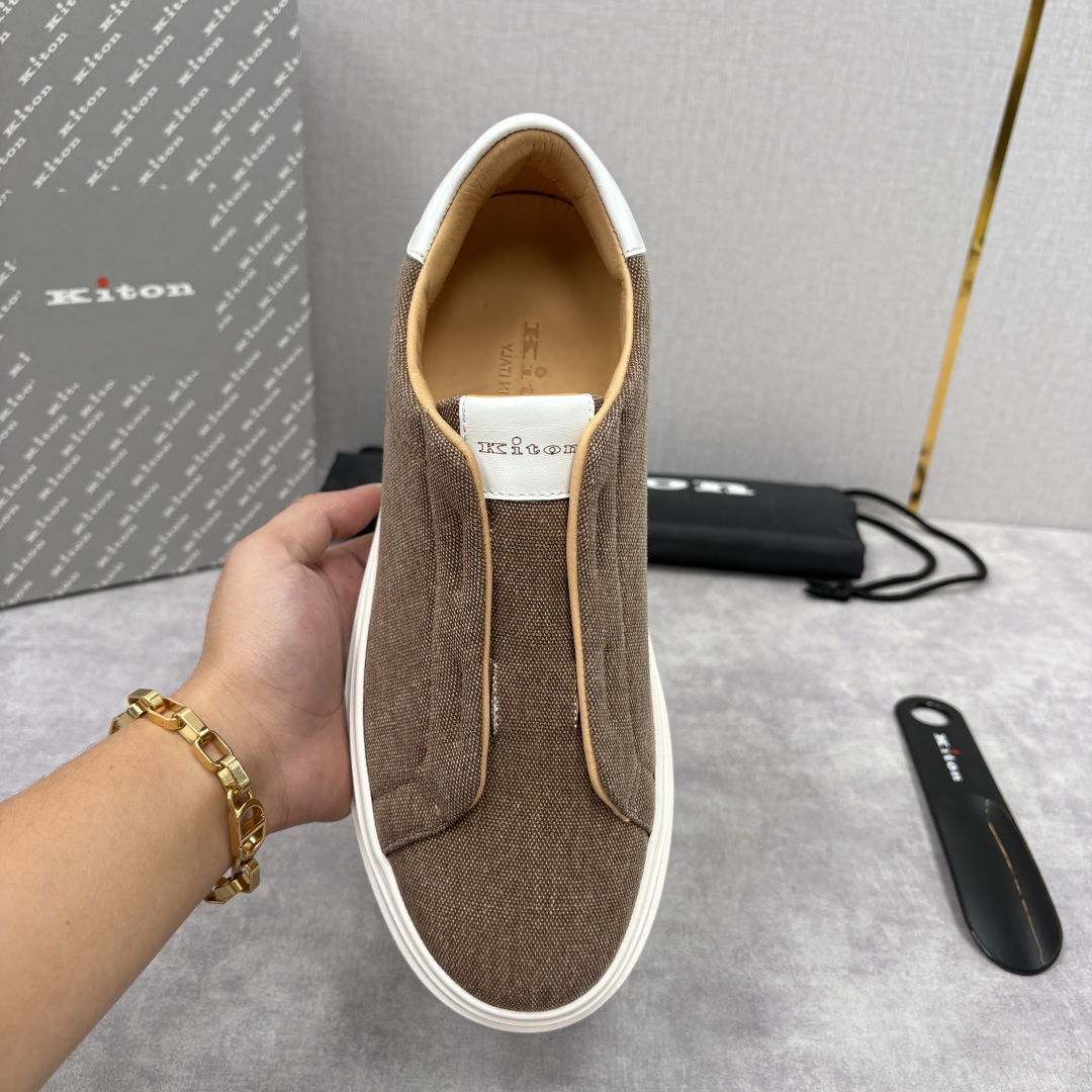 💋💍 Kito*n 新品 男士拼色厚底休闲鞋 鞋面采用牛仔布拼牛皮，小牛皮挺括有型且光泽温润。两种材质均