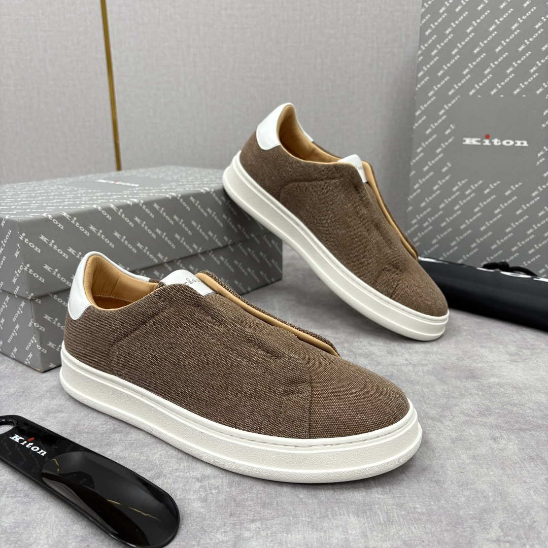 💋💍 Kito*n 新品 男士拼色厚底休闲鞋 鞋面采用牛仔布拼牛皮，小牛皮挺括有型且光泽温润。两种材质均