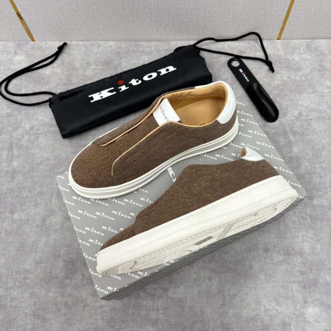 💋💍 Kito*n 新品 男士拼色厚底休闲鞋 鞋面采用牛仔布拼牛皮，小牛皮挺括有型且光泽温润。两种材质均