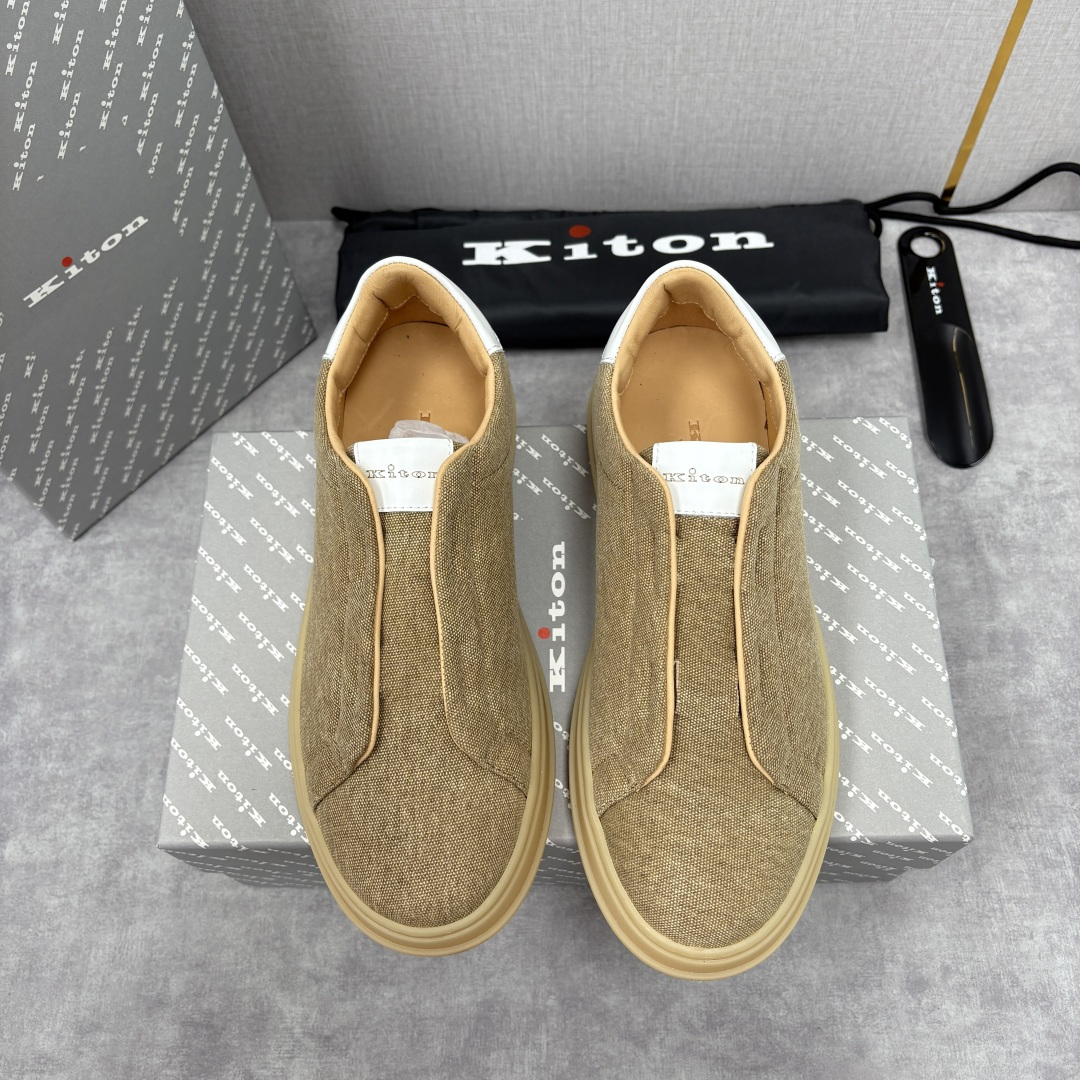 💋💍 Kito*n 新品 男士拼色厚底休闲鞋 鞋面采用牛仔布拼牛皮，小牛皮挺括有型且光泽温润。两种材质均