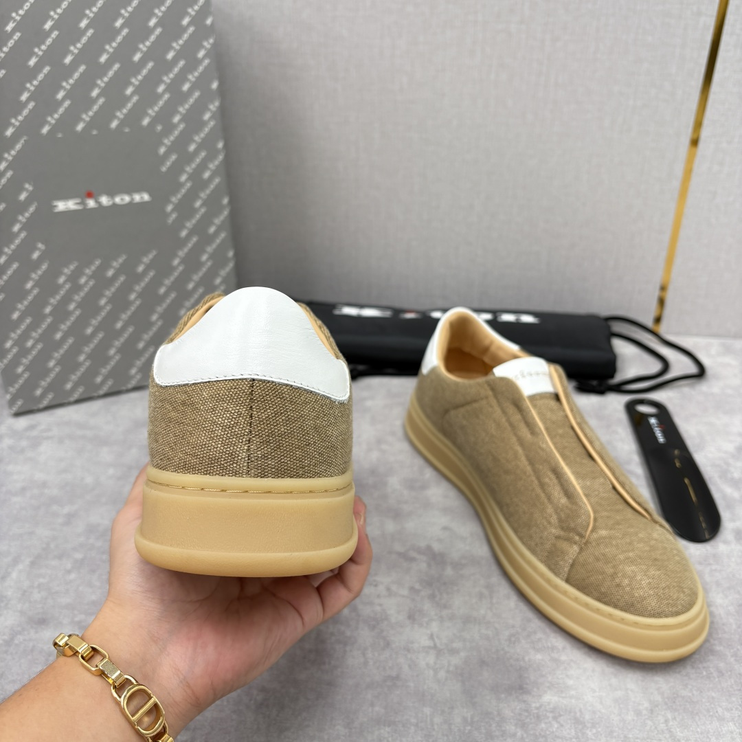 💋💍 Kito*n 新品 男士拼色厚底休闲鞋 鞋面采用牛仔布拼牛皮，小牛皮挺括有型且光泽温润。两种材质均