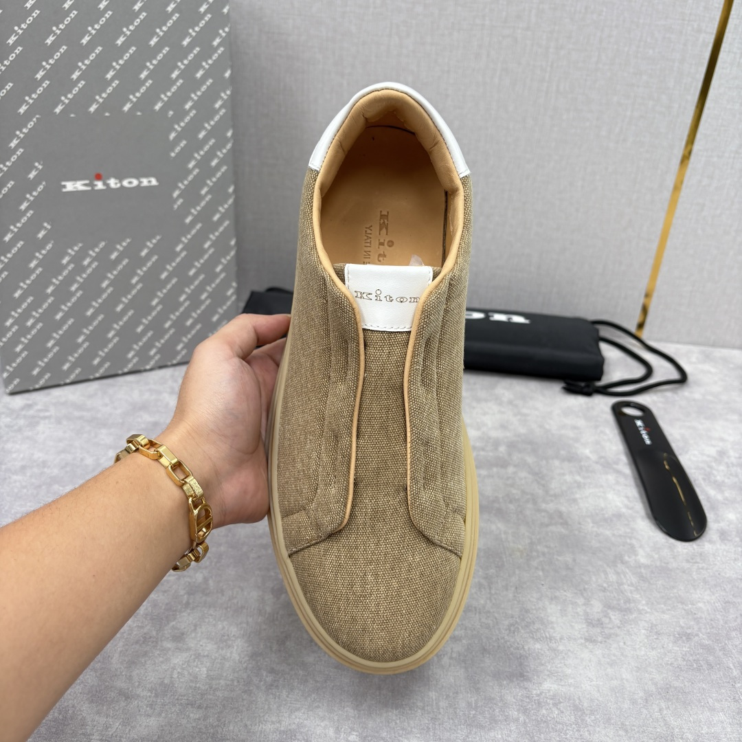 💋💍 Kito*n 新品 男士拼色厚底休闲鞋 鞋面采用牛仔布拼牛皮，小牛皮挺括有型且光泽温润。两种材质均