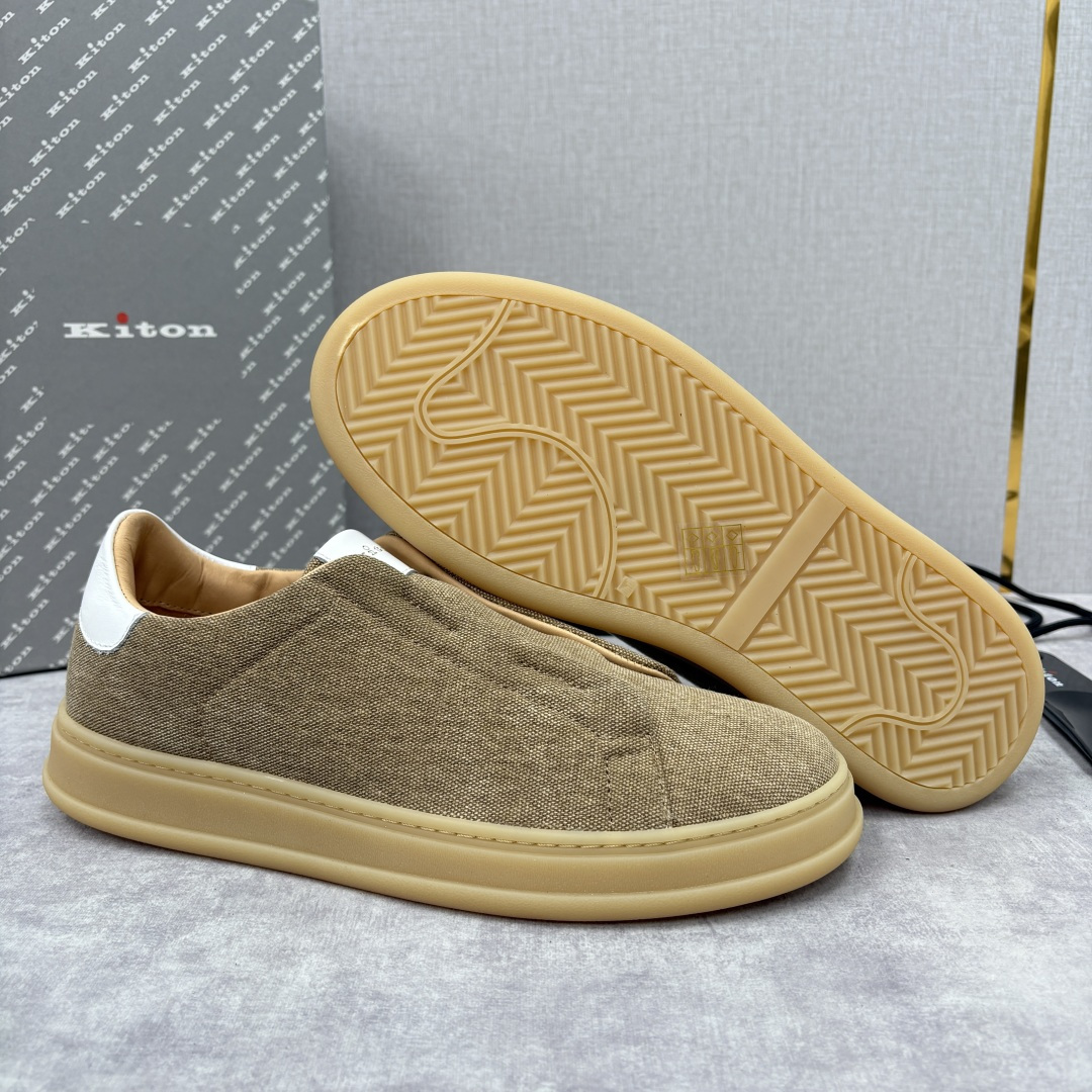 💋💍 Kito*n 新品 男士拼色厚底休闲鞋 鞋面采用牛仔布拼牛皮，小牛皮挺括有型且光泽温润。两种材质均